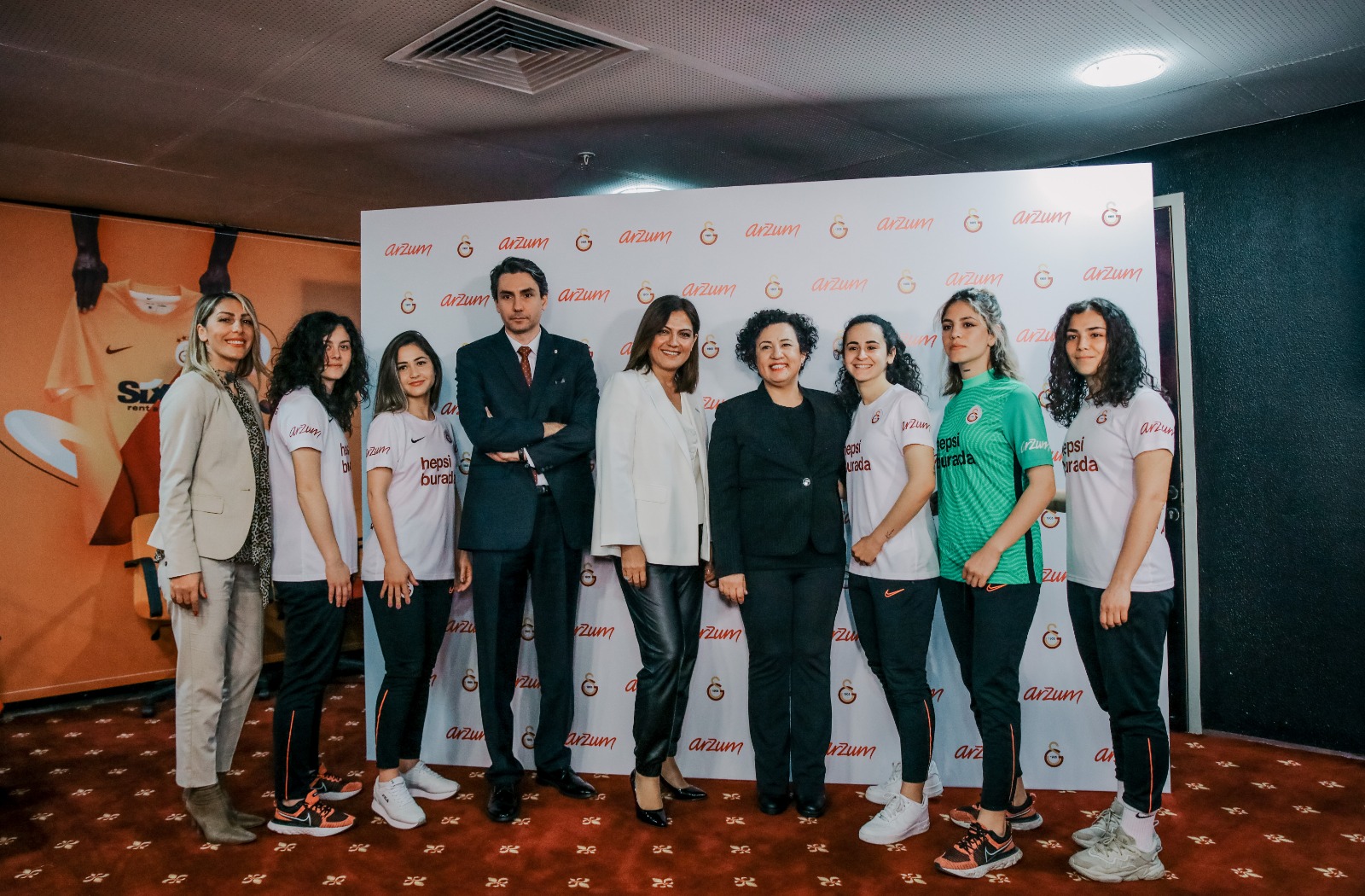 Arzum Galatasaray Hepsiburada Kadın Futbol Takımı’nın forma kol sponsoru oldu
