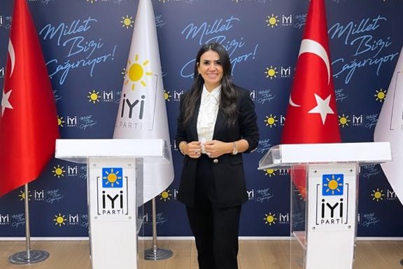 Kader Kılıç İyi Parti’ye Geçtiğini Sosyal Medya Hesaplarından Duyurdu!