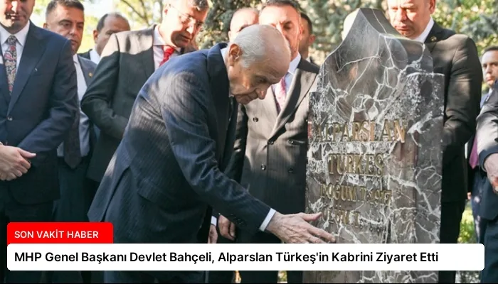 MHP Genel Başkanı Devlet Bahçeli, Alparslan Türkeş’in Kabrini Ziyaret Etti